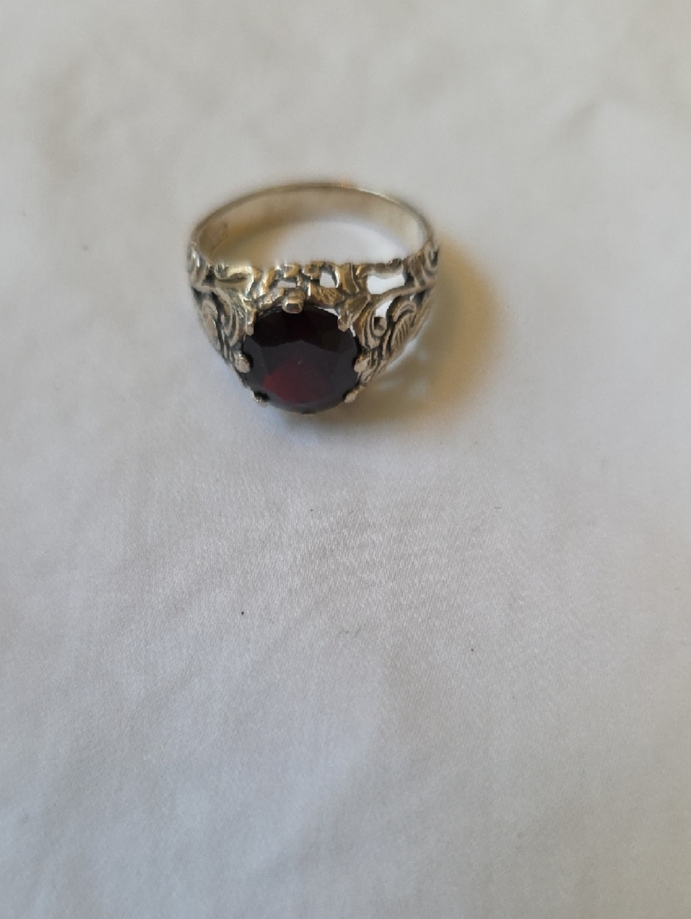 Sterling Silver Floral Ring with Dark Red Gemstone Size 8 - Picture 4 of 8